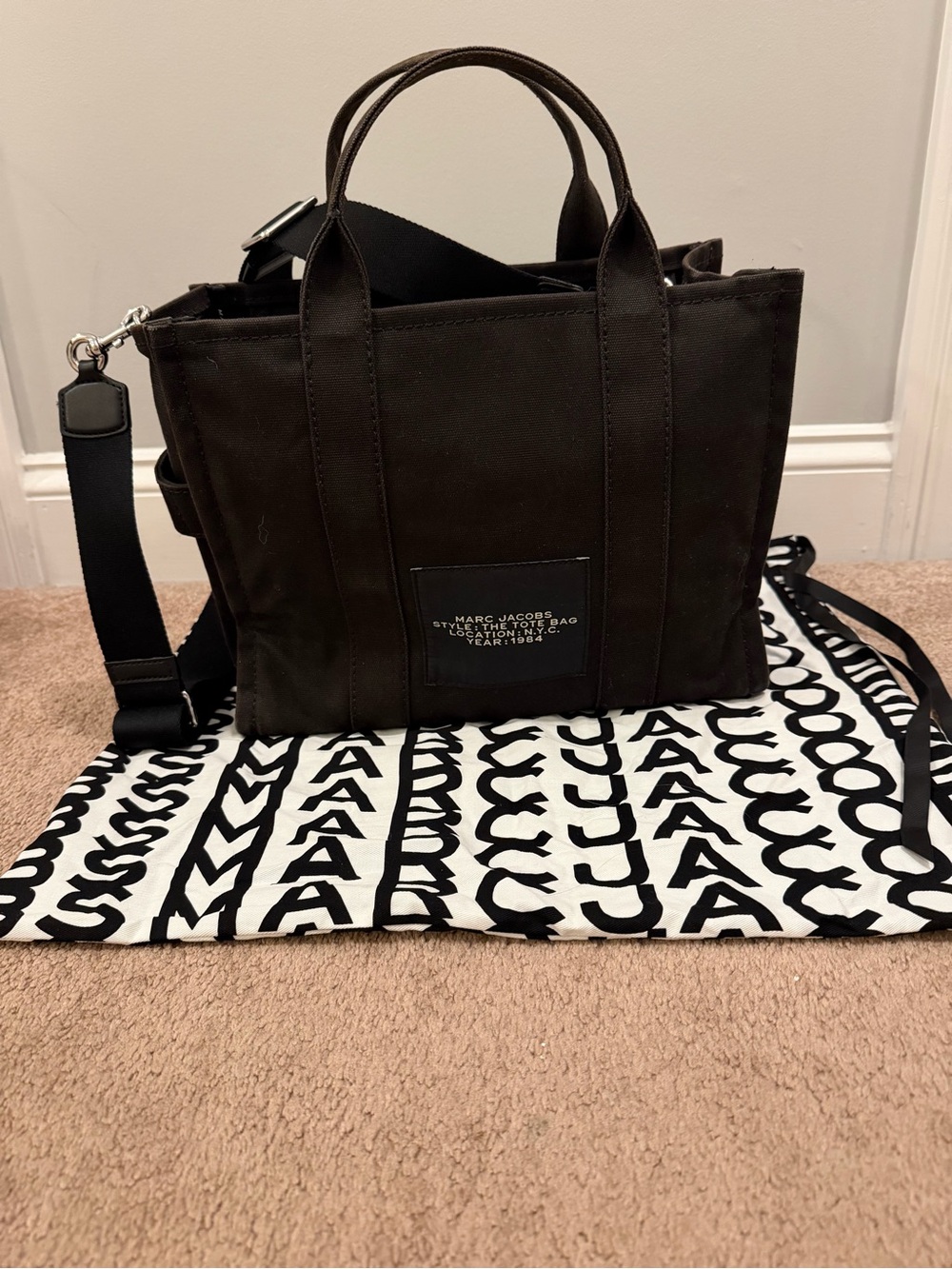 Marc Jacobs medium Black Canvas 'The Tote Bag' with White Logo - Picture 3 of 12